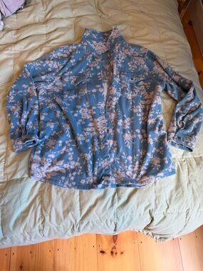 Eddie Bauer Light Blue and Cream Floral Fleece Shirt Jacket